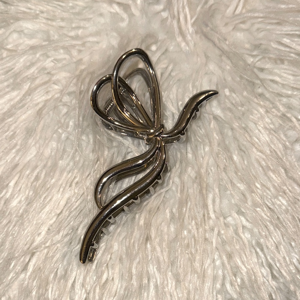 NWOT UO Elegant Silver Butterfly Bow Hair Claw